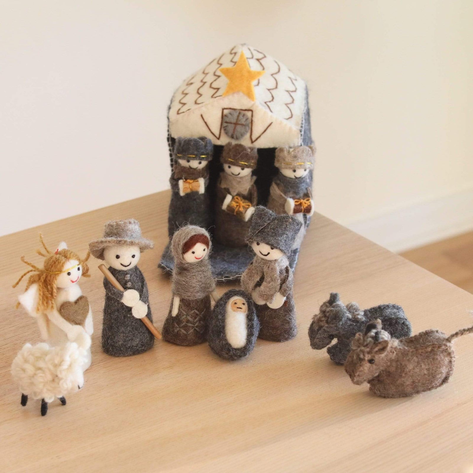 マヤ人形　石製 Best Felt Christmas Nativity Set, 12 Piece | Ganapati Crafts Co.